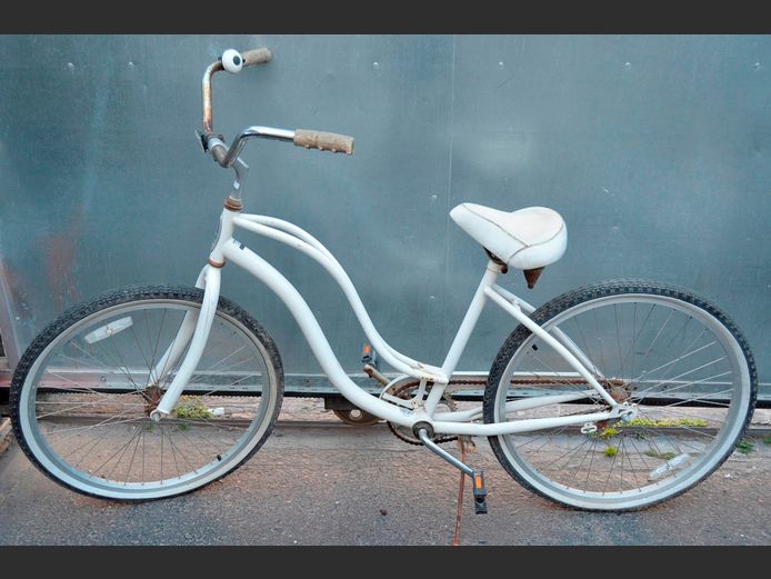VINTAGE SCHWINN CRUISER BICYCLE