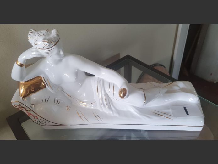 VINTAGE ITALIAN WHITE & GOLD CERAMIC "LADY LOUNGING 