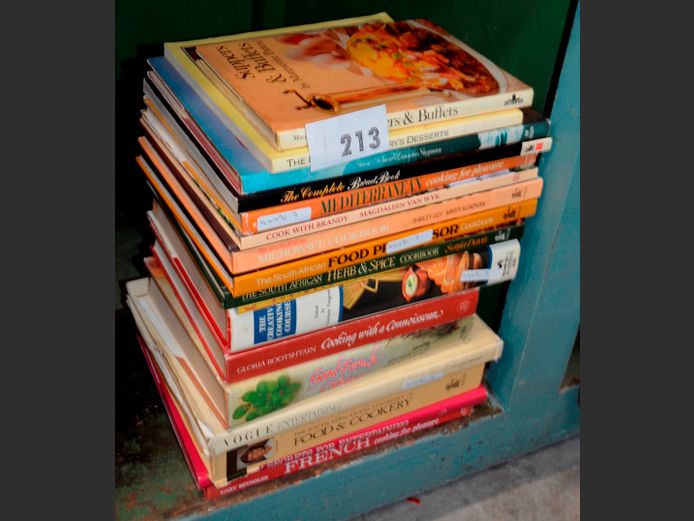 COLLECTION COOKERY & ENTERTAINING BOOKS