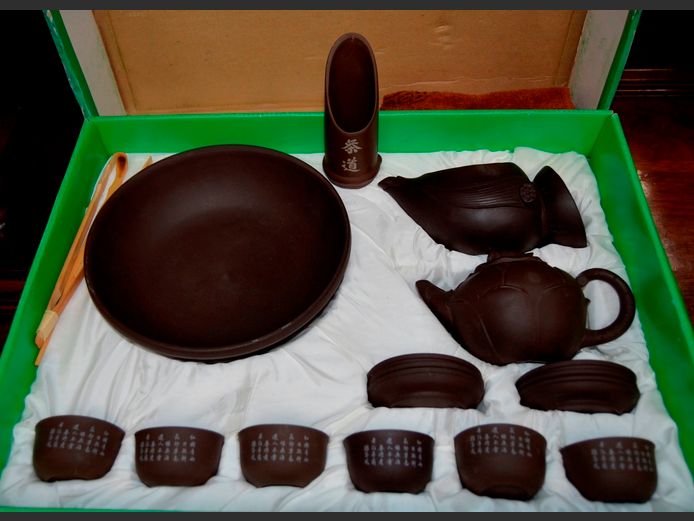 CHINESE TEA SET IN GREEN PRESENTATION BOX