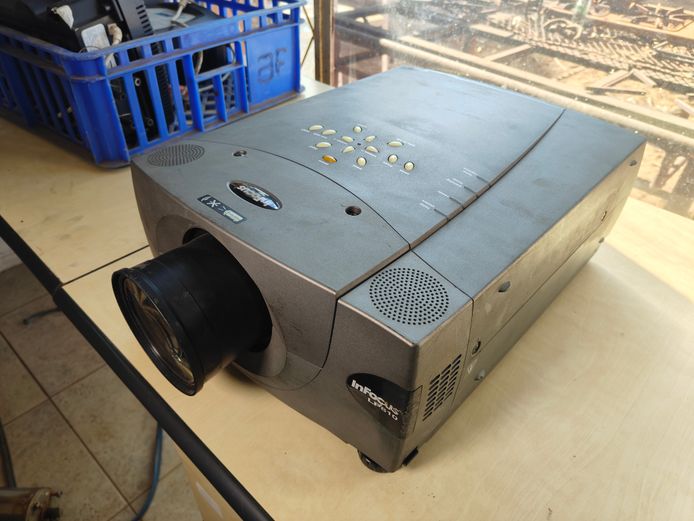 OVERHEAD PROJECTOR