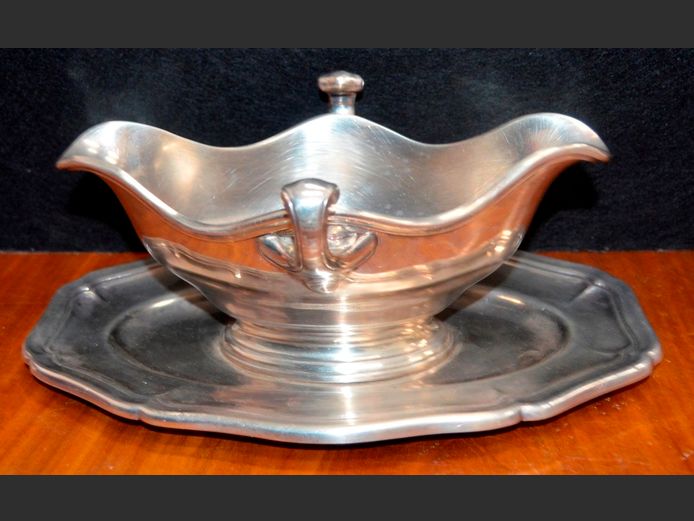 FRENCH SILVER PLATE GRAVY BOAT, 26 x 16 x 10.5cm High