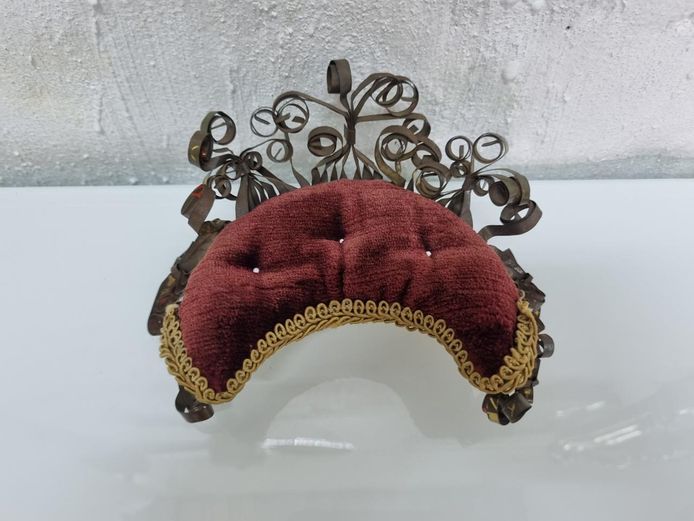 Antique-Style Filigree Metal Tin Plate Pin Cushion in Burgundy Velvet