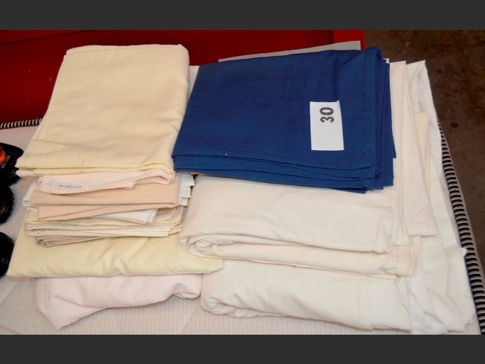 ASSORTED KING SIZE DUVET COVERS, NIGHT FRILLS & LARGE PILLOWCASES