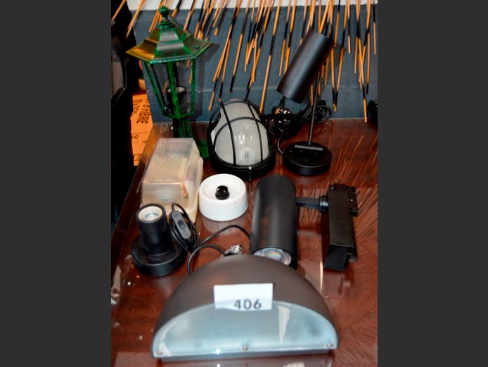 ASSORTED WALL MOUNT LIGHTS [Damage to 1]