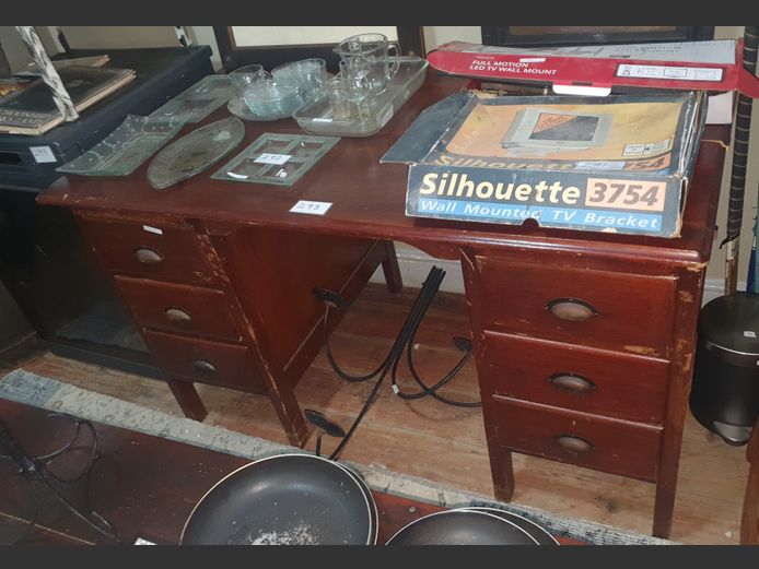 MAHOGANY 6-DRAWER DESK WITH CUP HANDLES, 138 x 76 x 77cm