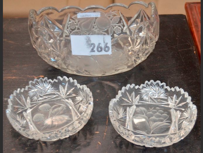 CRYSTAL: BOWL & PAIR SWEETS BOWLS, 24 x 14 x 12.5cm & 14.5cm Diameter (2)
