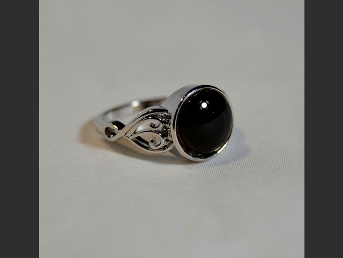 DRESS RING WITH BLACK STONE