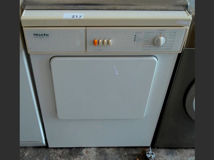 MIELE NOVOTRONIC T452 TUMBLE DRYER [Switches on, untested further]
