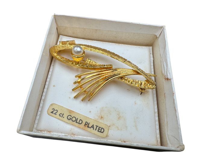 Vintage 1970s Mid-Century Modernist 22ct Gold-Plated Brooch – Stylized Abstract Spray with Faux Pearl, Original Box