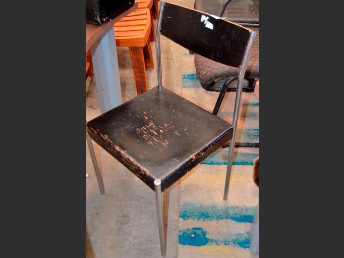 KITCHEN CHAIR [Needs attention]