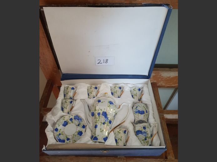 ROYAL BAVARIA 1846 LIMITED EDITION 17-PIECE TEA SET IN BOX