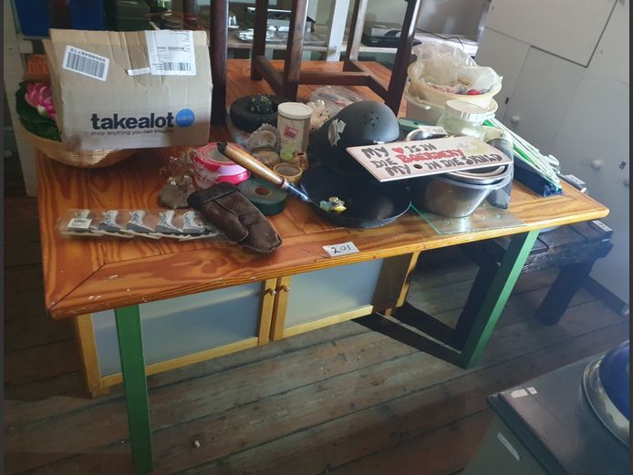 PINE TOP & METAL BASE 8-SEATER TABLE