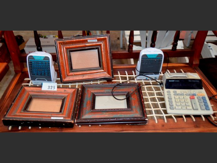 LOT: 2 x ARCTIC AIR GO USB DESKTOP FANS, 3 x PICTURE FRAMES & A SHARP PRINTING CALCULATOR [Untested]