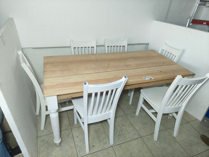 DINING TABLE AND 6 CHAIRS
