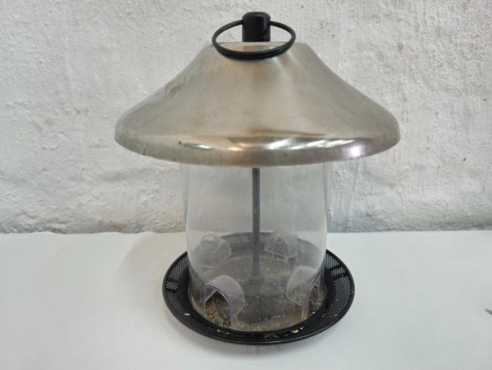 Hanging Metal and Plastic Wild Bird Feeder with Tray