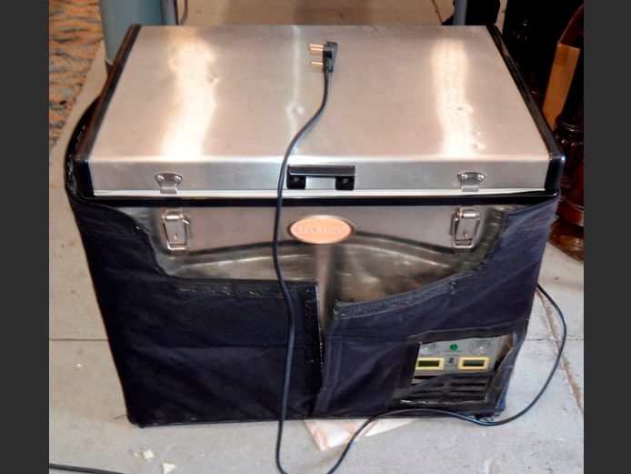 SNOMASTER CAMPING FRIDGE, 65 x 45 x 55cm [Switches on, not getting cold]