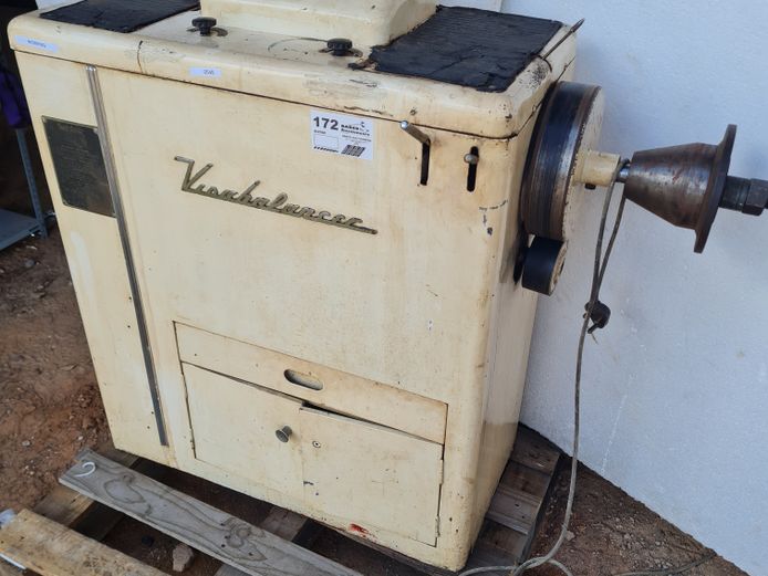 WHEEL BALANCING MACHINE - SINGLE PHASE / WORKING
