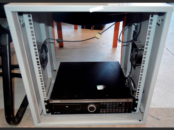 MINI SERVER CABINET WITH SAMSUNG SVR RECORDER [Switches on, untested further]