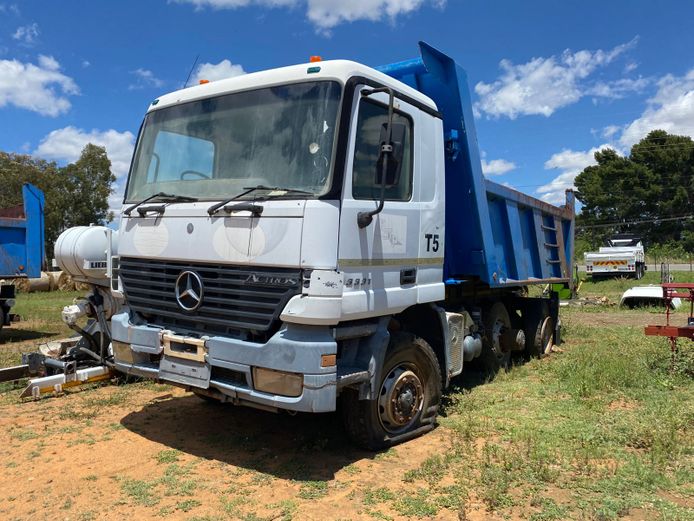 MERCEDES BENZ 3331 TIPPER TRUCK