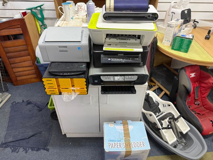 Lot of office equipment - Printers, shredder and laminator