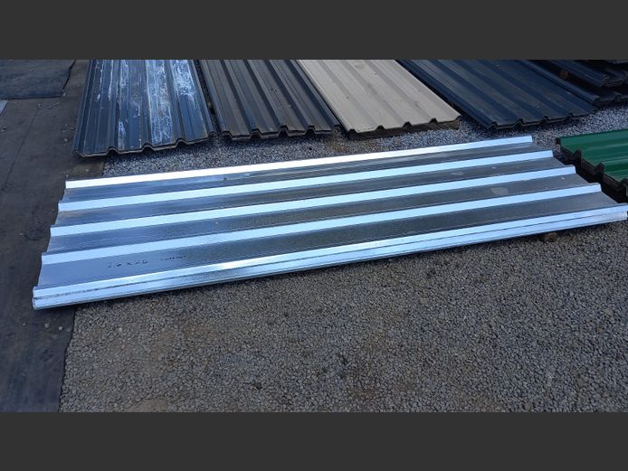 2.6m galvanised widespan sheets 0.55mm thick