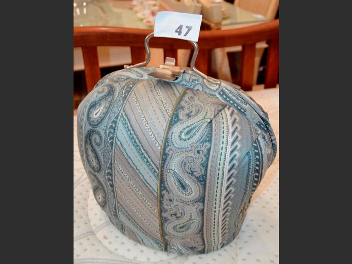 VINTAGE TEAPOT CARRIER