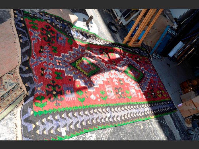 MULTI-COLOURED KELIM CARPET, 195 x 155cm