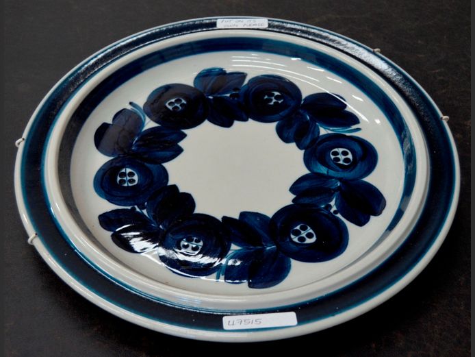 ARABIA BLUE & WHITE PLATE, 33.5cm Diameter