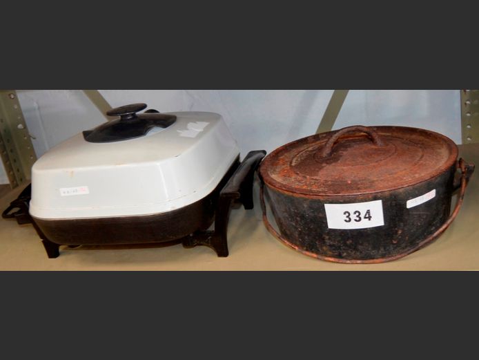 PINEWARE ELECTRIC FRYING PAN, 30 x 30cm [Switches on, untested further] & A CAST IRON FLAT BOTTOMED POTJIE POT, 28cm Diameter x 10cm High [rusty] [72,76]