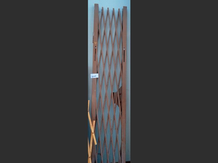 CONCERTINA SECURITY GATE [No key, rusty]
