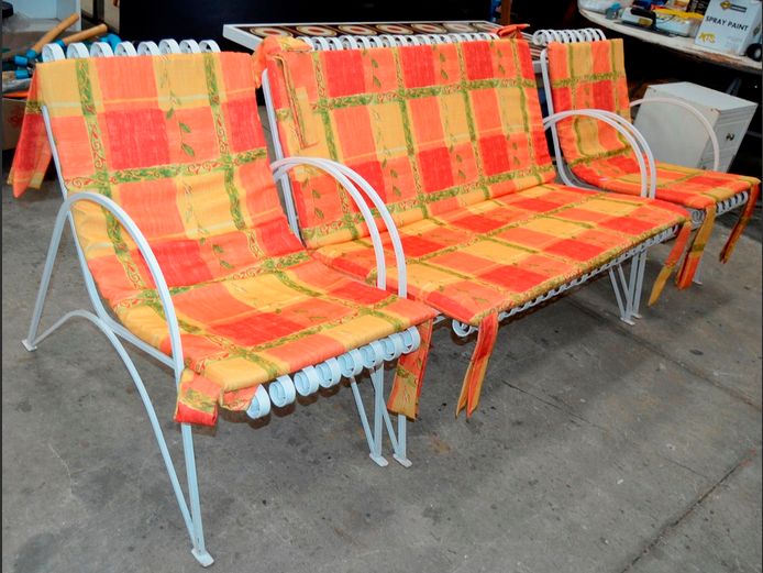 WHITE PAINTED METAL 2-PIECE, 4-SEATER PATIO SUITE WITH CUSHIONS