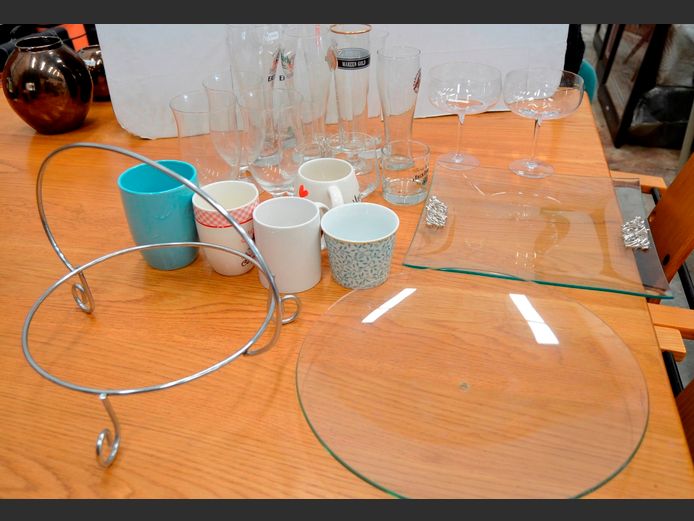 BEER GLASSES, MUGS, GLASS PLATTER, etc