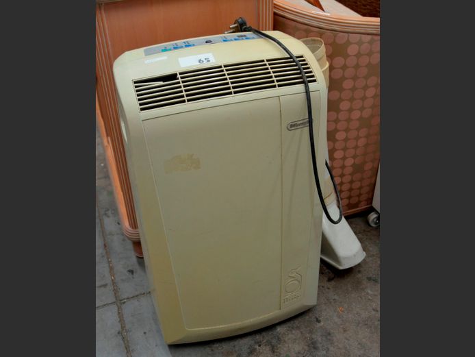 DELONGHI PORTABLE AIRCON WITH EXHAUST [Switches on, untested further]