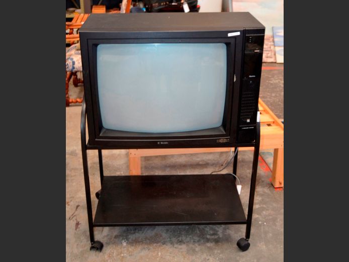 QUINTRIX 72cm COLOUR TV WITH REMOTE ON 2-TIER TROLLEY, 79 x 41 x 80cm [Switches on] ### LICENCE PLEASE ###