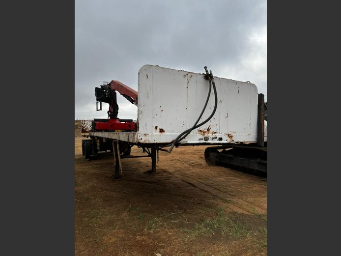 2005 Tri-axle Top Trailer Brick Crane + Container Locks