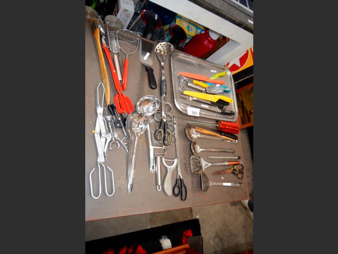 STAINLESS STEEL TRAY, KITCHEN UTENSILS, etc