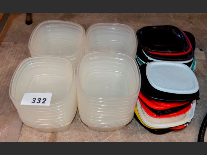 LOT: PLASTIC LUNCH BOXES