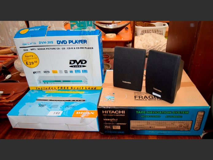 LOT: AKIRA & DIGIX DVD PLAYERS, PAIR TOSHIBA SPEAKERS, etc [Switch on]
