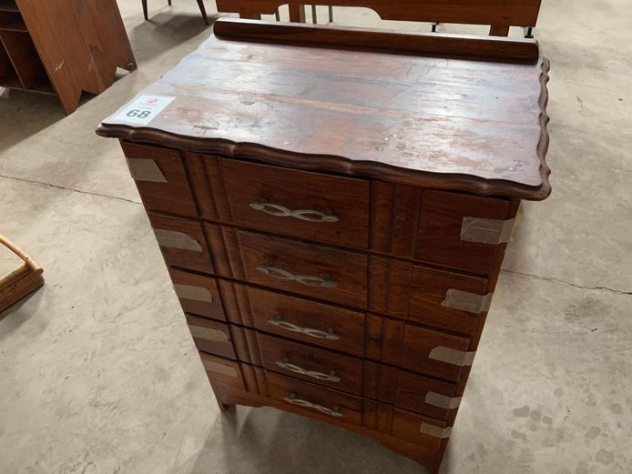 Antique chest of drawers