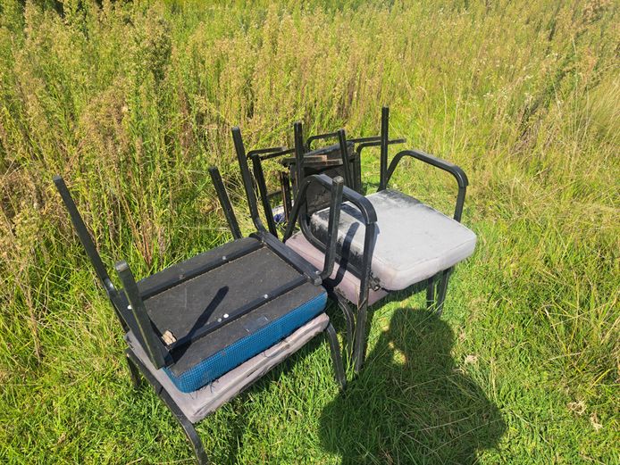 Steel-frame visitors office chairs scrap