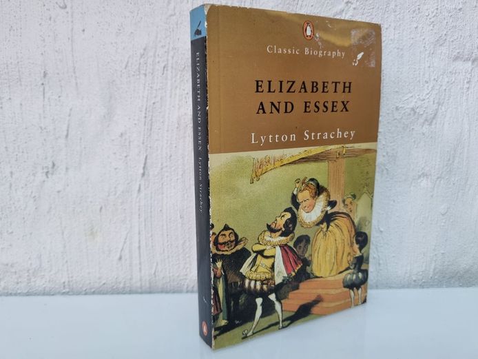 Elizabeth and Essex by Lytton Strachey (Classic Penguin Edition)