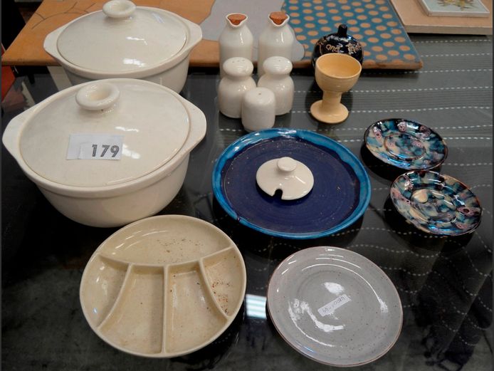 LOT: CERAMIC LIDDED BOWLS, GLAZED BOWLS, PLATTERS, etc