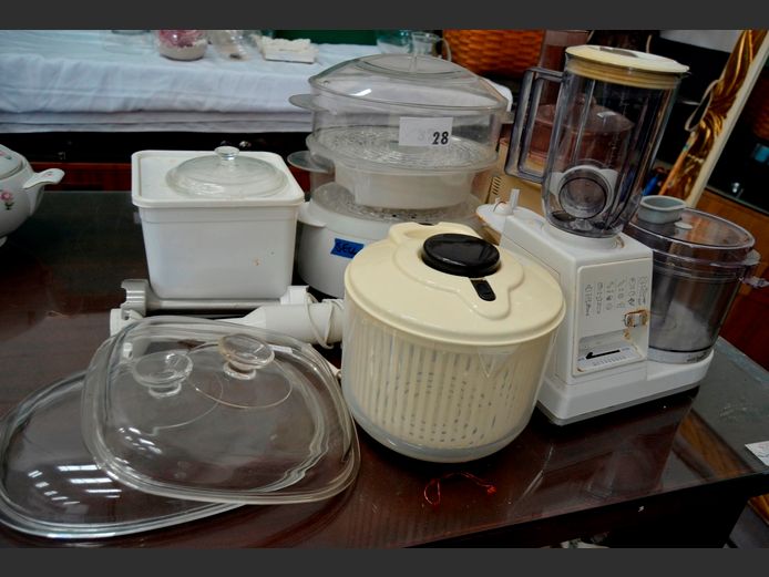 SALTON FOOD STEAMER, MOULINEX FOOD PROCESSOR, etc [Switch on, untested further]