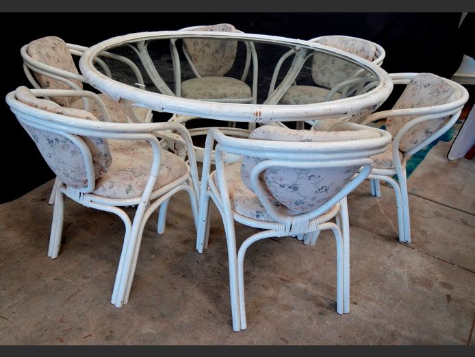 WHITE PAINTED CANE TABLE WITH 6 MATCHING CHAIRS WITH CUSHIONS, 135cm Diameter x 73cm High