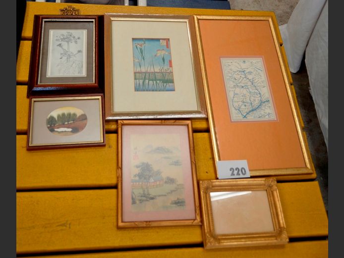 GILT & WOODEN FRAMED PRINTS & A PICTURE FRAME