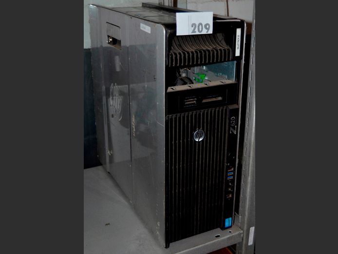 HP Z620 WORKSTATION INTEL XEON COMPUTER SERVER [Switches on]