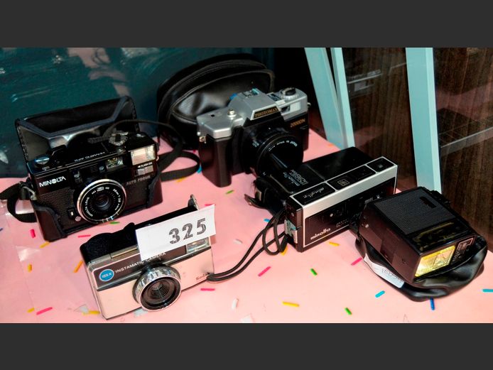 COLLECTION VINTAGE CAMERAS [Condition unknown]