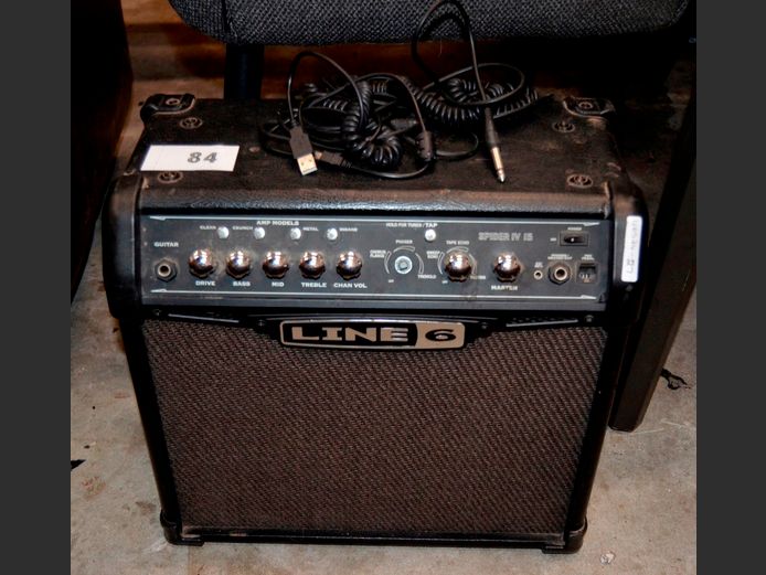 LINE 6 GUITAR AMP, 40 x 21 x 37cm [Switches on]