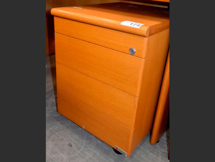 OAK 4-DRAWER OFFICE PEDESTAL ON CASTORS, 56 x 46 x 63cm